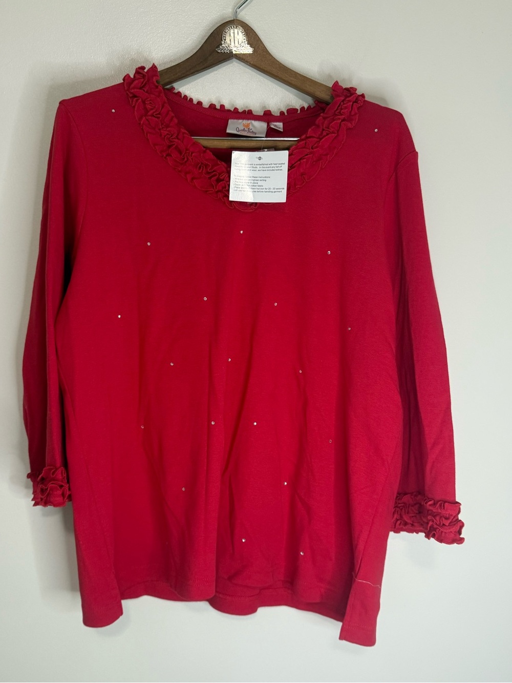 Quacker Factory NWT Women’s Red Ruffle-Trim Jewel Knit Top size large